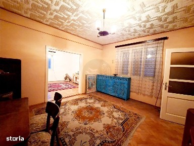 Casa 4 camere pivnita curte individuala Zona Lazaret