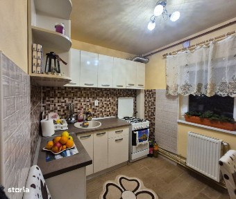 Apartament 3 camere etaj 2, Zona Intim Banu Maracine