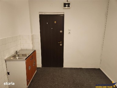 Oportunitate in Centrul Civic: camera la parter cu utilitati si beci