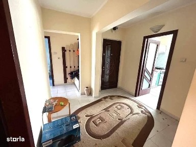 De vanzare apartament cu 4 camere,2 balcoane, Bdul Roman Musat 65.000e