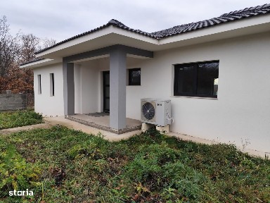Casa noua de vanzare, nivel parter, living generos si 3 dormitoare