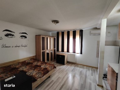 Garsoniera frumoasa la mansarda