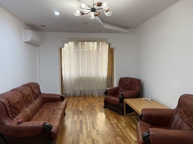 Închiriez apartament 3 camere N Bălcescu