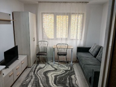 Inchiriez garsoniera in zona Granit 1250 lei