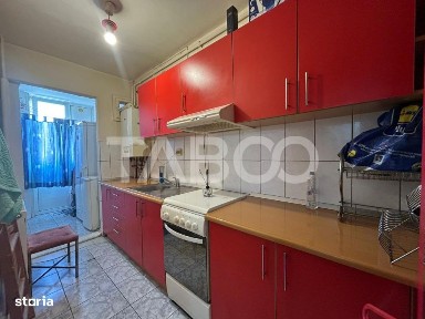 Garsoniera cu balcon si pivnita etaj 1 Zona Strand de vanzare