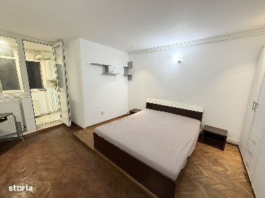 De inchiriat, pozitie excelenta, Podul de Piatra