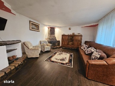 Casă în Cordun, zonă de case noi