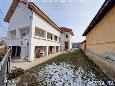 Casa P+1, situata in Curtisoara