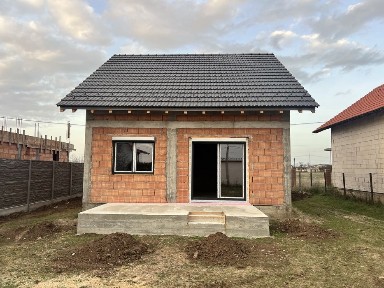 Vand casa individuala P+M in Cornesti