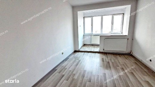 Apartament cu 3 camere, Tiglina2, nemobilat, centrala termica!