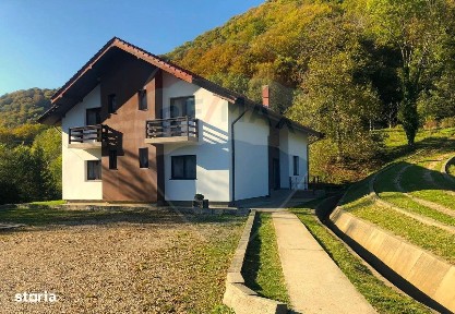 Complex turistic de vânzare în Slănic Moldova