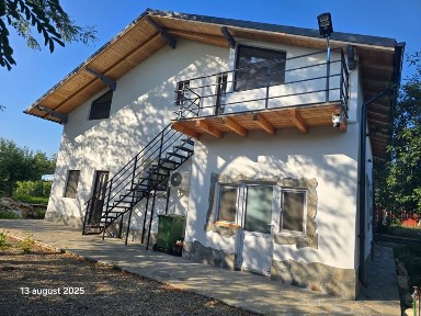 Casa de vanzare + teren 1000m
