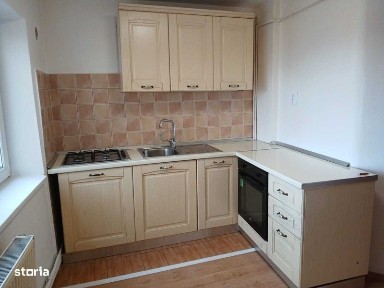 Inchiriez apartament