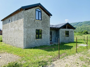 Vând casă în Piatra Neamț