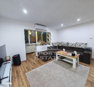 Apartament de vanzare cu 3 camere, 2 bai, etajul 2, zona Lipovei