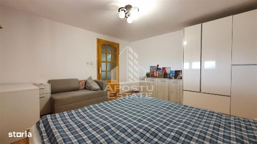 Apartament cu 4 camere Semidecomandat in zona Buziasului