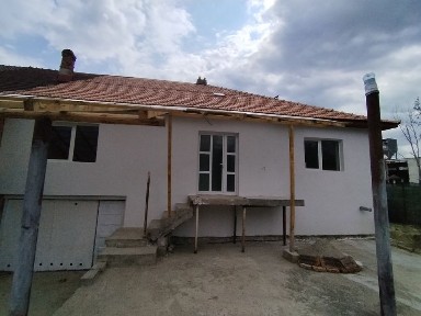 Casă, Curtea de Argeș, cartier Ivancea.