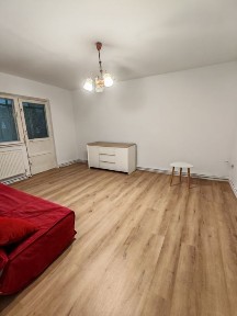 Închiriez apartament 4 camere
