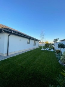 Vand casa la cheie in livada de Bihor