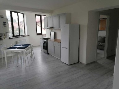 apartament 3 camere de inchiriat