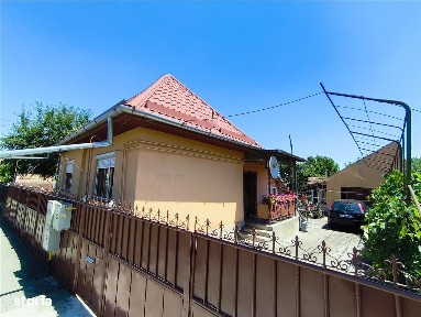 Casa pe un nivel renovata,curte individuala teren 780mp