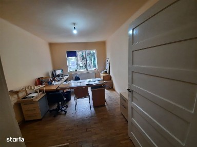 Apart.2 cam et 1, Pta Revolutiei !