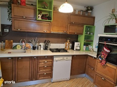 Vand apartament 3 camere,zona 300,et.1 (bloc nou)