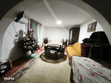 Casa de vanzare cu 3 camere, 80 mp, 900 mp teren, Siret
