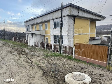 Vânzare, proprietate pe prima linie, Satul Poiana - Iași