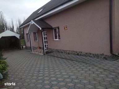 Vand casa cu mansarda