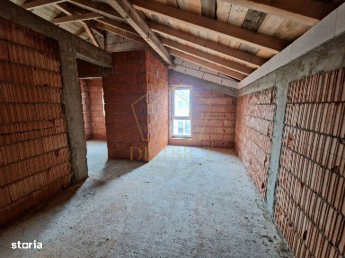 Duplex la rosu cu 3 camere | Mosnita Veche | Padurea Bistrei