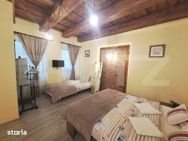 Casa renovata, in Centrul Istoric al Brasovului - ideal afacere Book