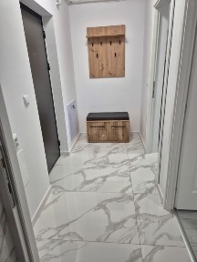 P.F. apartament cu o camera cu gradina si parcare privatà.lunca cetatu