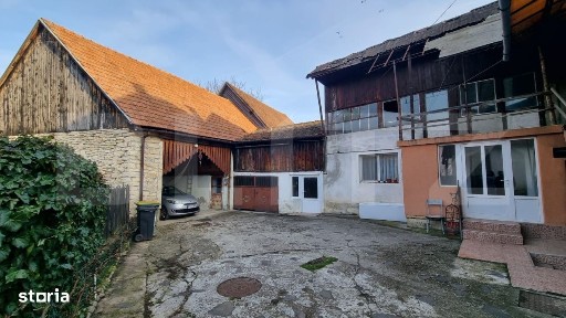COMISION 0!Casa cu 2 apartamente, 210 mp, 1350 mp teren, in Vistea