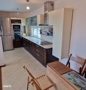 Inchiriere- Casa tip triplex P+1+M in suprafata de 150mp, 2 garaje si