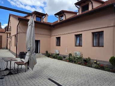 Zona istorica a Sibiului, vand imobil D+P+M, complet renov