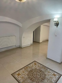 În Centrul Vechi,dau spre închiriere spațiu 100 mp