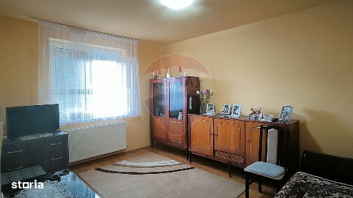Apartament 3 camere decomandate - zonă excelentă, cartier Vitrometan