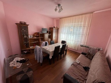 Vând casă 3 camere renovată