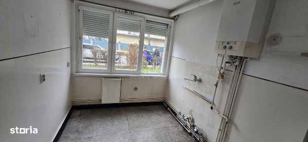 Apartament 3 Camere De Vanzare, Str Victor Babes, Zona Cornisa