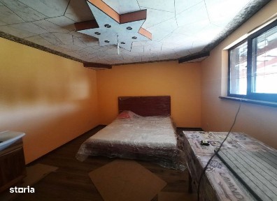 Casa 6 camere Roznov, 270 metri Cod:159576