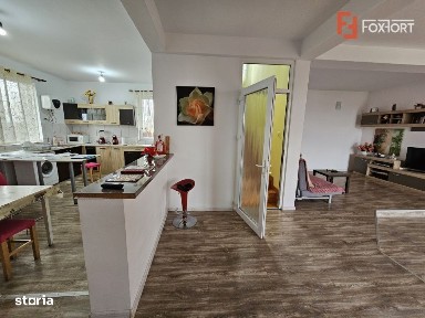 Casa individuala cu 7 camere, spatioasa in Sofronea