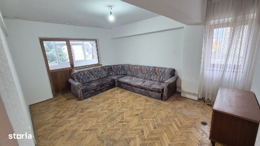Vanzare apartament 3 camere - zona Casei de Cultura