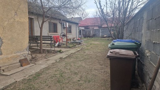 Vând casa 6 camere în Calafat aproape de centru