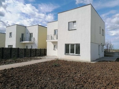 Casa 4 camere la cheie, 3 bai, rate la dezvoltator (gaze, apa, crt)