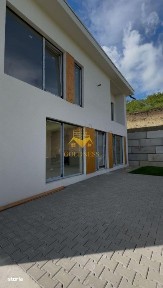 Casă tip duplex de vânzare, 4 camere, suprafață teren 200 mp, Chinteni