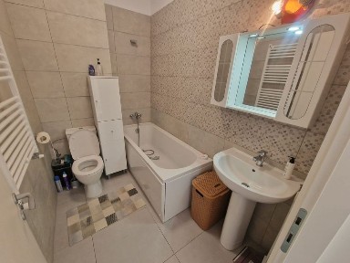 Închiriez apartament