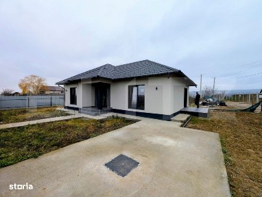 Casa plan parter, 85 m², 3 camere, teren 350 m², zona linistita