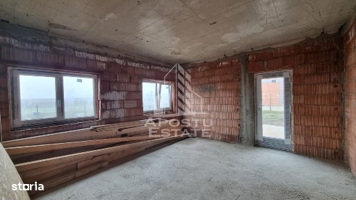 Casa la Rosu P+M, 2 fronturi stradale, teren generos, Giarmata