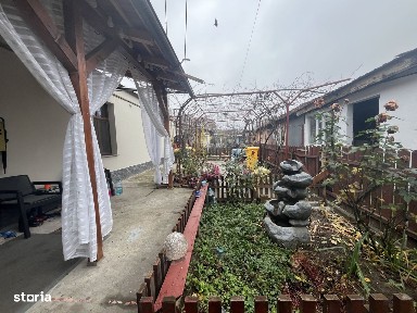 Apartament cu 3 camere, curte comuna, zona Mehala